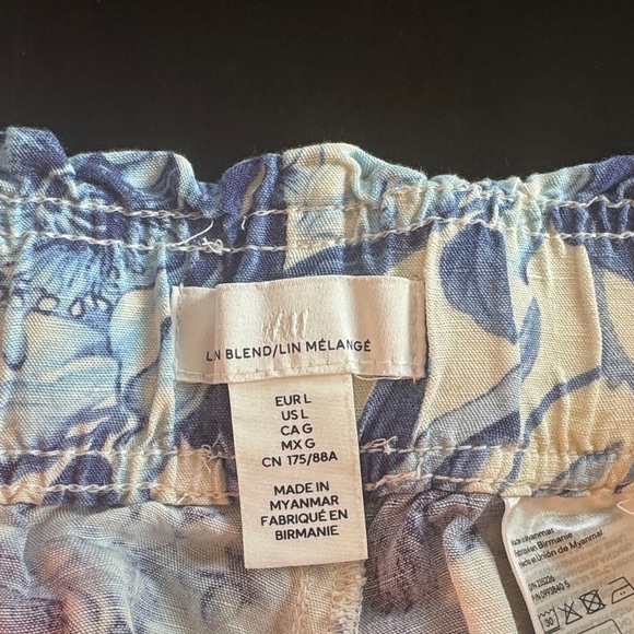 H&M High Waist Blue and Cream Floral Shorts - Picture 2 of 4